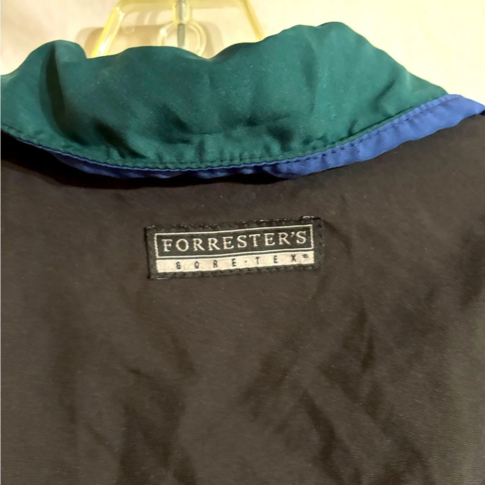 Colorful  Forrester's Gore Tex Outdoor Men's L windbreaker jacket.